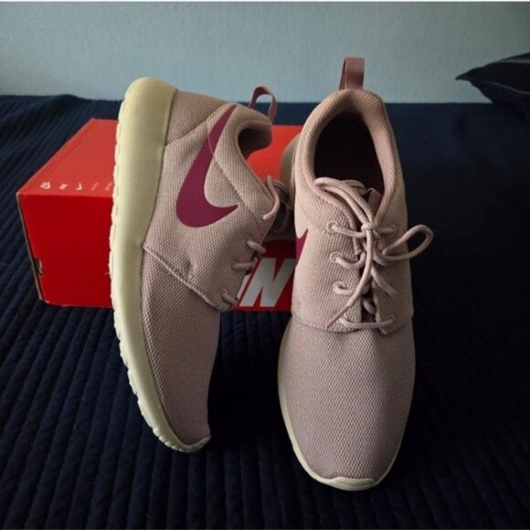 Nike Roshe One Women Size 11 Plum Chaulk True Berry 112025 Gf - Picture 6 of 12